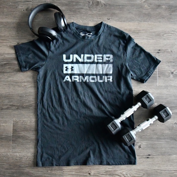 Under Armour Tops - (233) Under Armour Black Tee